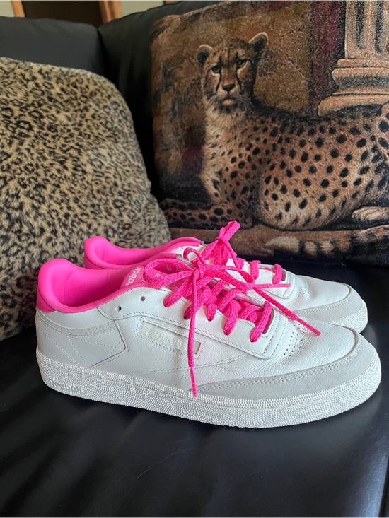 Reebok Shoes - Reebok White Sneakers with Hot Pink Lining and Laces